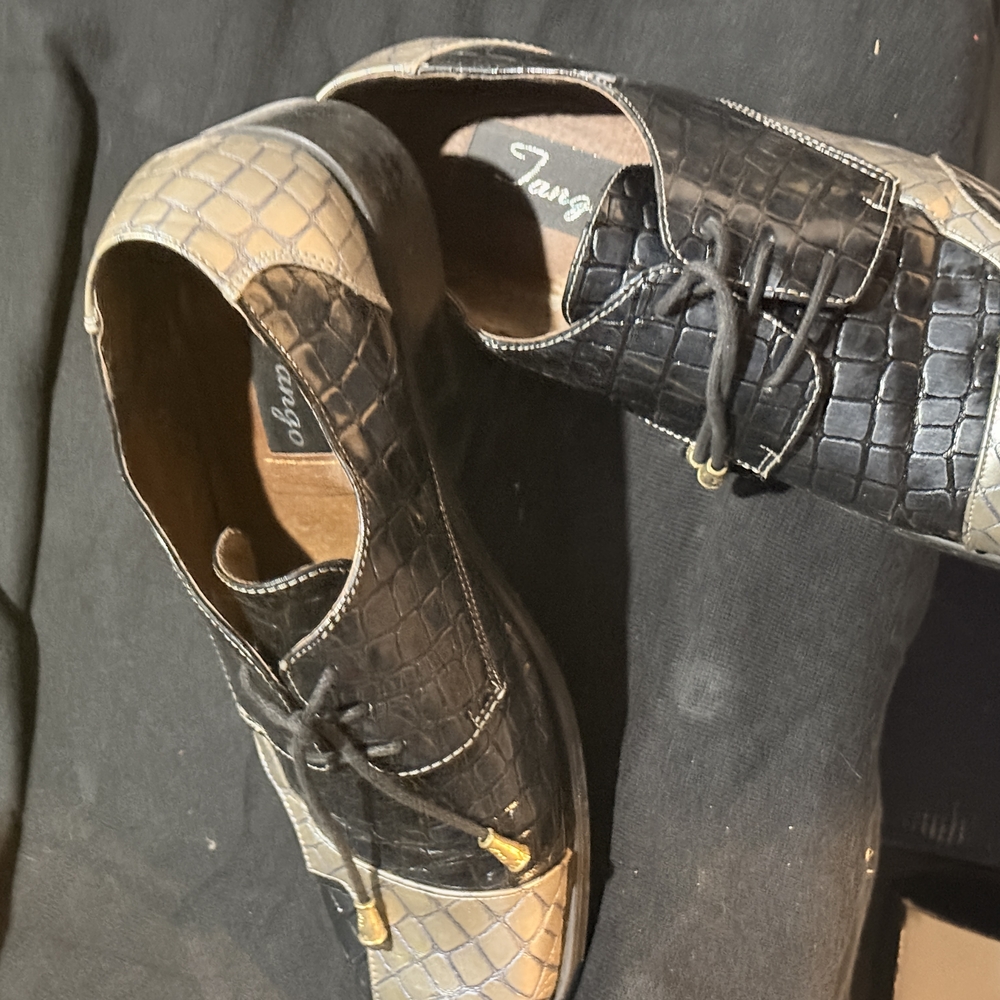 Tano Elegant Black and Gray Crocodile Pattern Oxfords